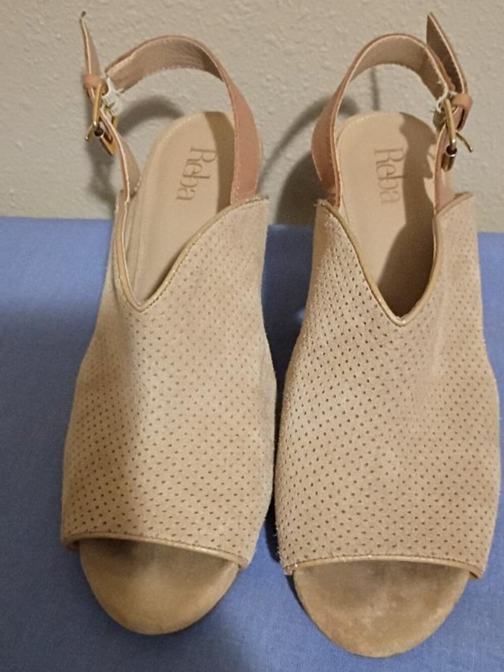 REBA Wedge Style shoes for women 9M Light brown